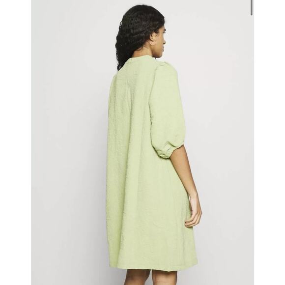 SAMSOE SAMSOE Junis Sage Green Crinkle Crewneck Shift Dress MEDIUM NWT $170 - Picture 3 of 12